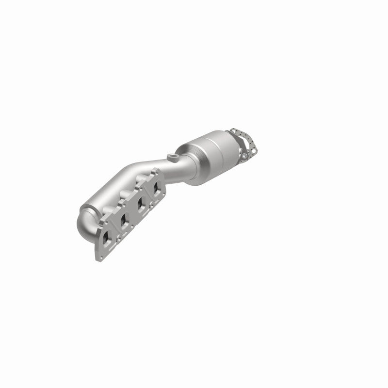 MagnaFlow Direct Fit Catalytic Converter 02-04 Volkswagen Passat 4.0L