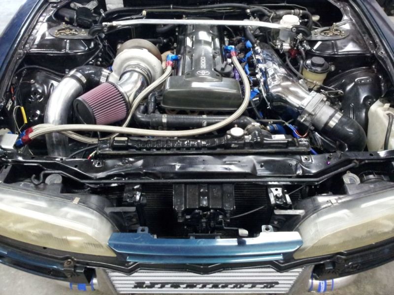 Intercooler Mishimoto Universal Silver R Line Tamaño total: 31x12x4 Tamaño del núcleo: 24x12x4 Entrada / Salida