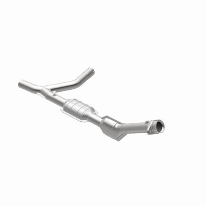 MagnaFlow Direct Fit Catalytic Converter 00-04 Ford E150 4.6L Passenger Side