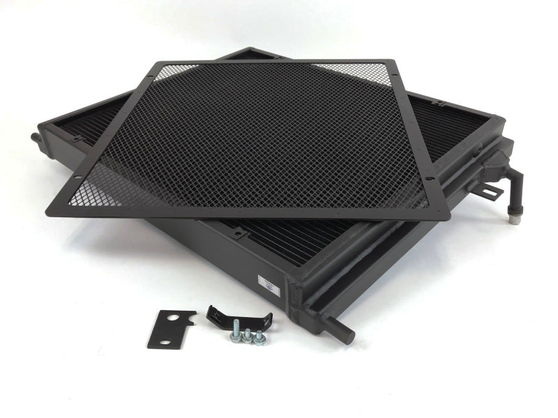 CSF BMW B58/B48 Trocador de calor de passagem tripla com montagem dianteira c/Rock Guard - Preto