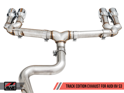 Escape AWE Tuning Audi 8V S3 Track Edition com ponteiras cromadas 102 mm