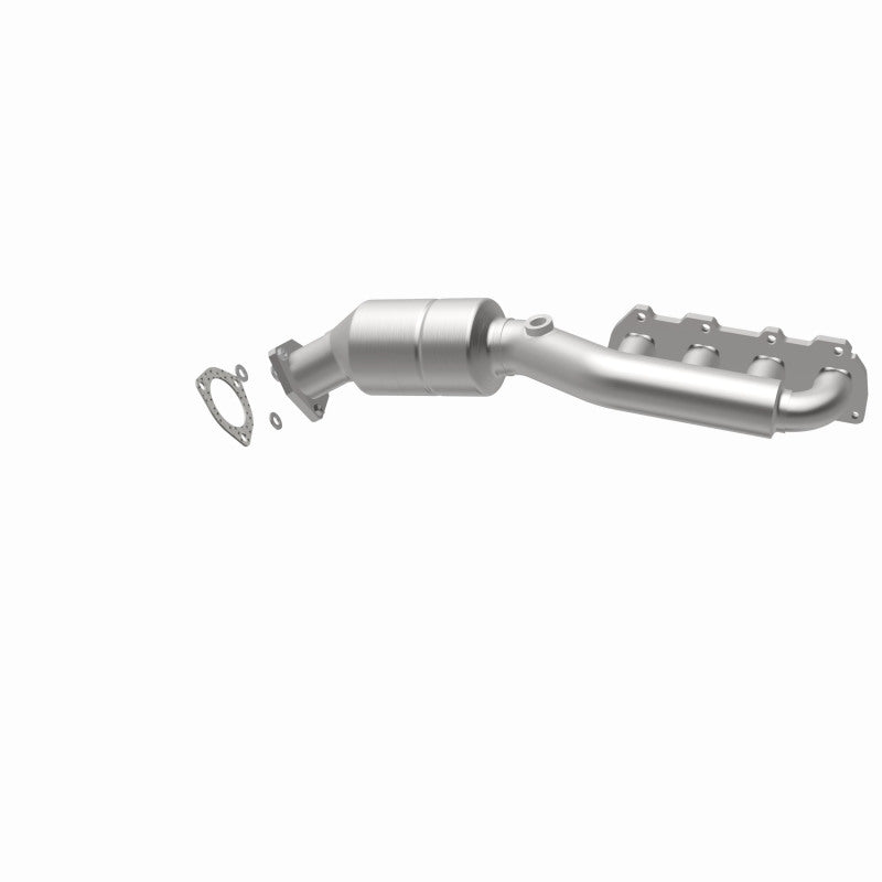 MagnaFlow Direct Fit Catalytic Converter 02-04 Volkswagen Passat 4.0L