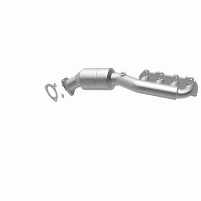 MagnaFlow Direct Fit Catalytic Converter 02-04 Volkswagen Passat 4.0L