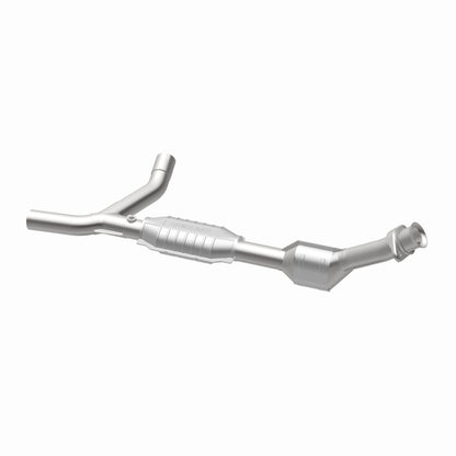 MagnaFlow Direct Fit Catalytic Converter 01-03 Ford E150 4.2L Passenger Side