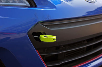 Perrin 18-21 WRX/STI / 13-20 BRZ / 17-20 Toyota 86 Kit de gancho de remolque delantero - amarillo neón