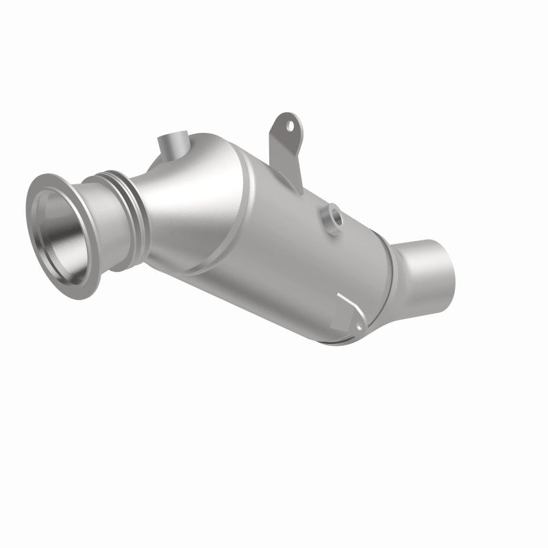 MagnaFlow Direct Fit Catalytic Converter 2015 BMW 640i/740i Underbody