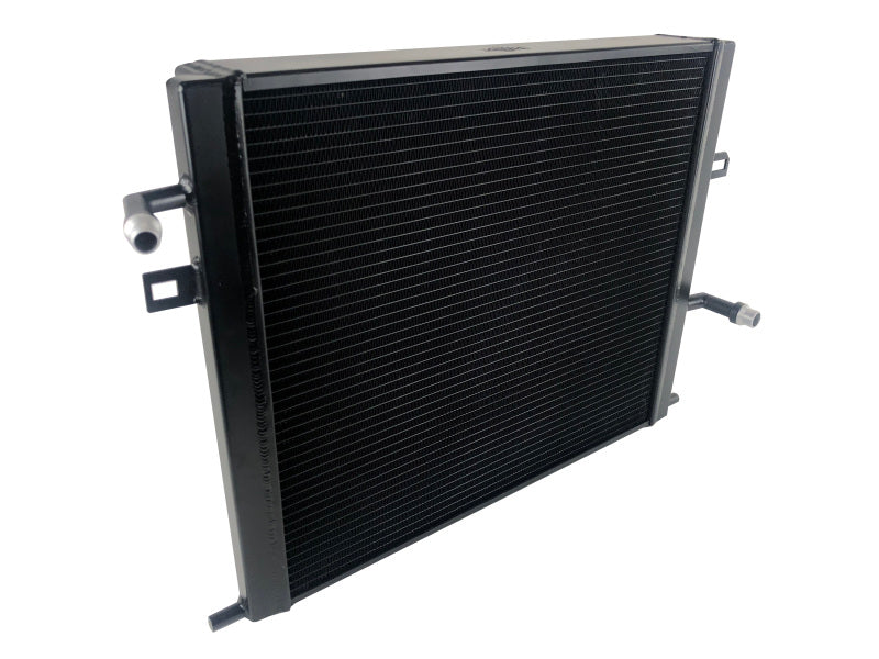 CSF BMW B58/B48 Trocador de calor de passagem tripla com montagem dianteira c/Rock Guard - Preto