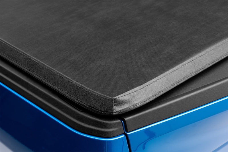 Lund 05-17 Nissan Frontier (5ft. Bed w/o Utility Track) Genesis Tri-Fold Tonneau Cover - Black