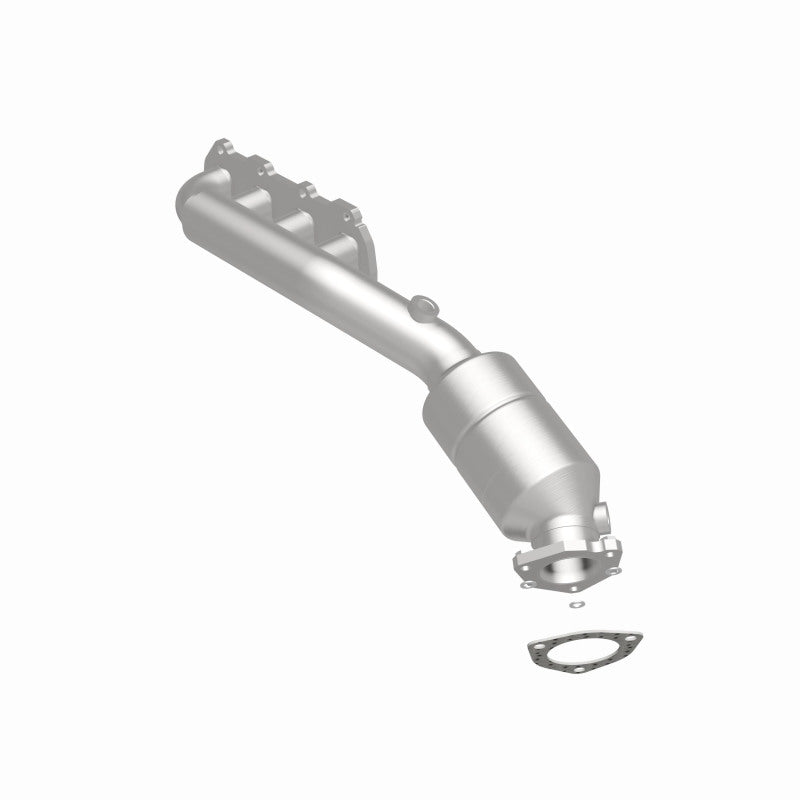 MagnaFlow Direct Fit Catalytic Converter 02-04 Volkswagen Passat 4.0L