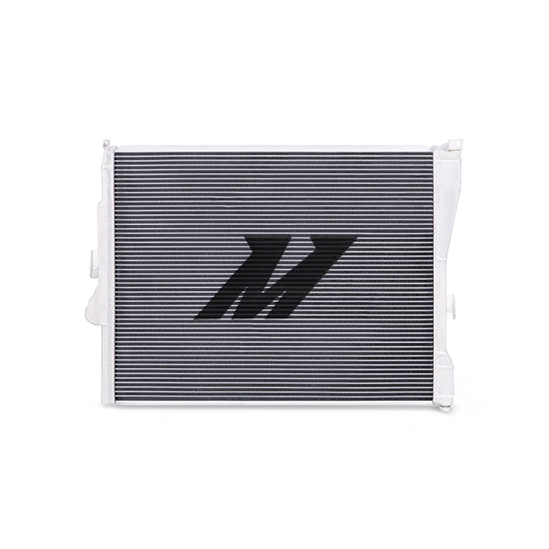 Mishimoto 99-06 BMW 323i/323i/328i/330i con radiador de aluminio de rendimiento de transmisión automática