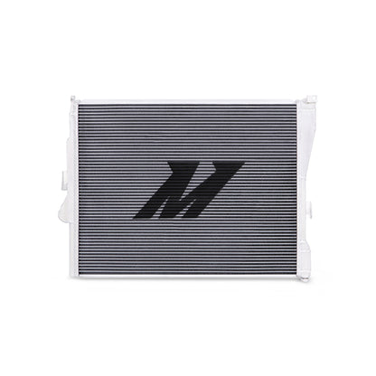 Mishimoto 99-06 BMW 323i/323i/328i/330i con radiador de aluminio de rendimiento de transmisión automática