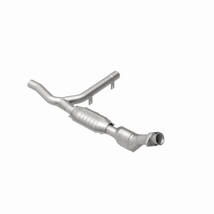 MagnaFlow Direct Fit Catalytic Converter 01-04 Ford F-150 4.2L 2wd