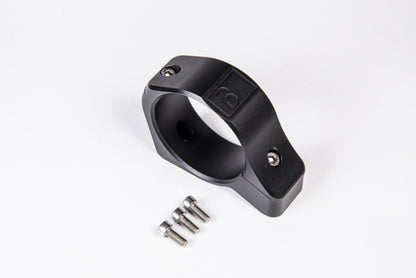 Radium Engineering Abrazadera De Bomba De Combustible De 2 Piezas 60 Mm - Negro Con Logotipo