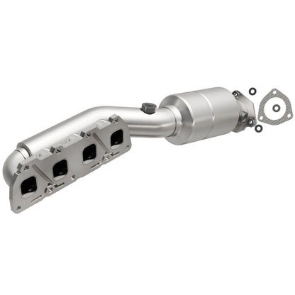 MagnaFlow Direct Fit Catalytic Converter 02-04 Volkswagen Passat 4.0L