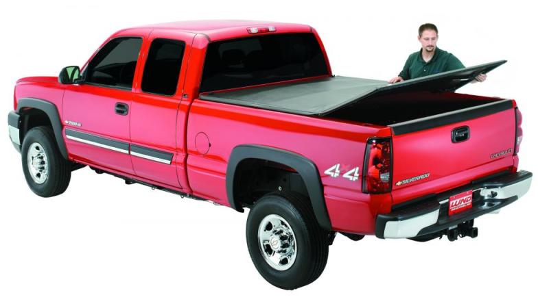 Lund 05-17 Nissan Frontier (5ft. Bed w/o Utility Track) Genesis Tri-Fold Tonneau Cover - Black