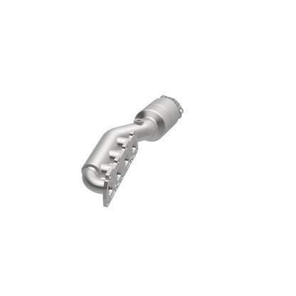 MagnaFlow Direct Fit Catalytic Converter 02-04 Volkswagen Passat 4.0L