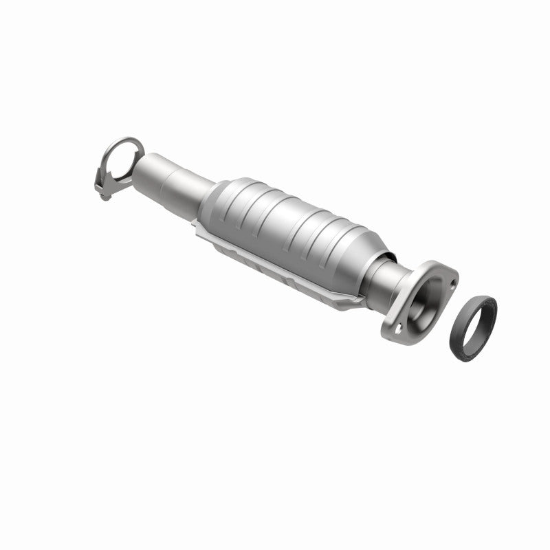 MagnaFlow Direct Fit Catalytic Converter 04-06 Toyota Sienna 3.3L AWD Rear
