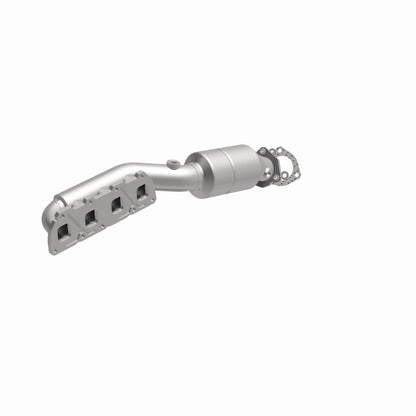 MagnaFlow Direct Fit Catalytic Converter 02-04 Volkswagen Passat 4.0L