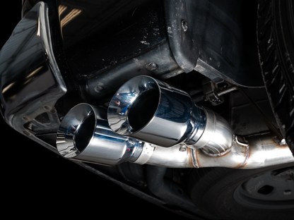 AWE Tuning 09-18 RAM 1500 5.7L (con recortes) 0FG Escape Cat-Back de salida trasera doble - Puntas plateadas cromadas