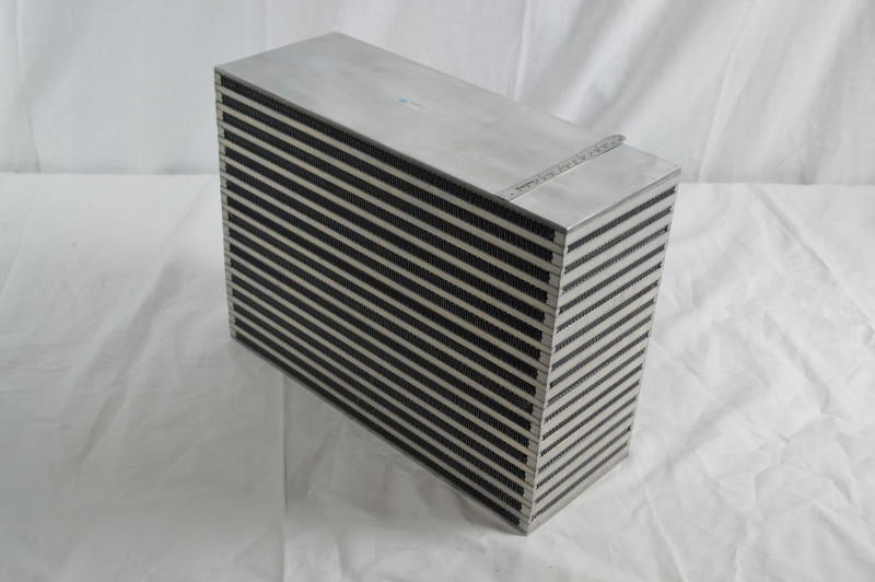 CSF Magnum 1000+hp Bar &amp; Plate Intercooler Core - 18 pol. C x 12 pol. A x 6 pol. L
