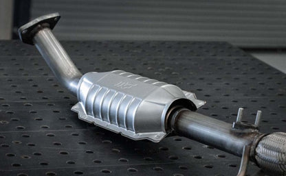 MagnaFlow Direct Fit Catalytic Converter 03-05 Mercedes C230 1.8L