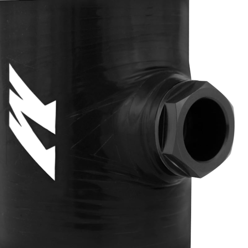 Acoplador de silicona negra Mishimoto de 2,5 pulgadas con tapón NPT de 1/8 pulgadas