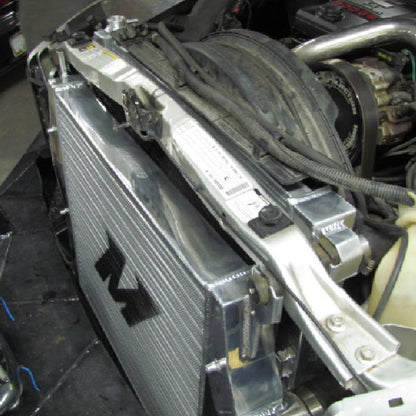 Mishimoto 03-09 Dodge 5.9L/6.7L Cummins Intercooler (Negro)