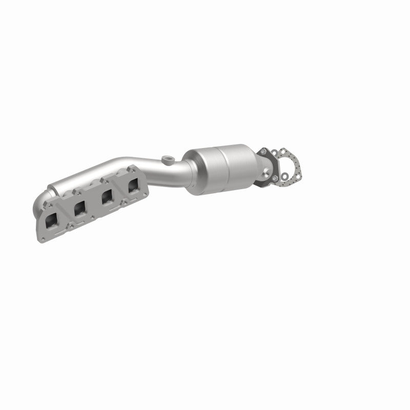 MagnaFlow Direct Fit Catalytic Converter 02-04 Volkswagen Passat 4.0L