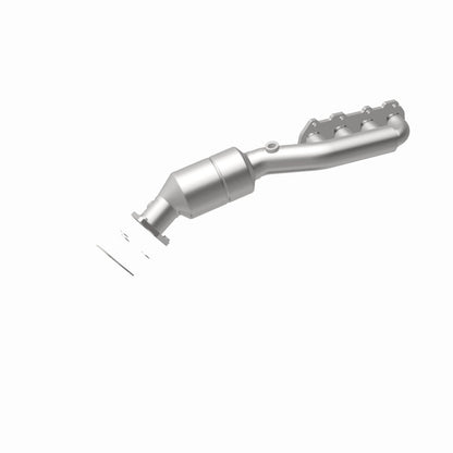 MagnaFlow Direct Fit Catalytic Converter 02-04 Volkswagen Passat 4.0L