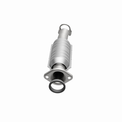 MagnaFlow Direct Fit Catalytic Converter 04-06 Toyota Sienna 3.3L AWD Rear