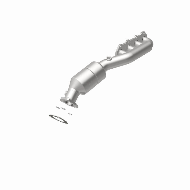 MagnaFlow Direct Fit Catalytic Converter 02-04 Volkswagen Passat 4.0L