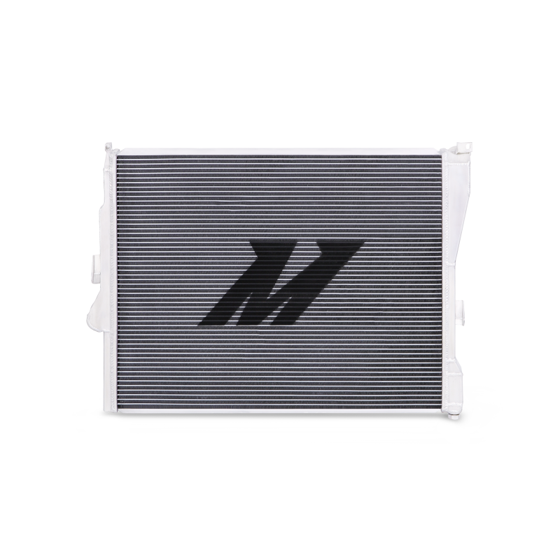 Mishimoto 99-06 BMW 323i/323i/328i/330i con radiador de aluminio de rendimiento de transmisión automática