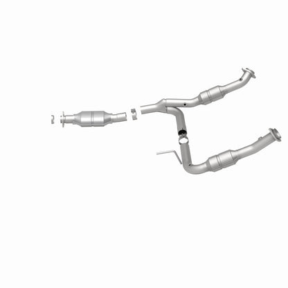 MagnaFlow Direct Fit Catalytic Converter Explorer 02-04 4.6L OEM