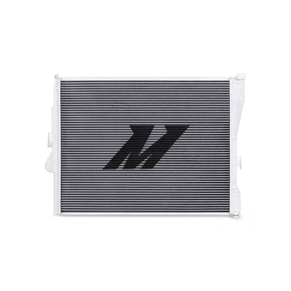 Mishimoto 99-06 BMW 323i/323i/328i/330i con radiador de aluminio de rendimiento de transmisión automática