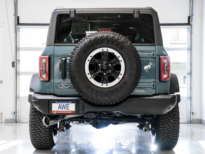 AWE Tuning 2021+ Ford Bronco 0FG Escape de saída traseira simples com ponta cromada e protetor basculante