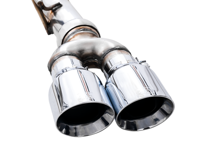 AWE Tuning 4th Gen GM 1500 6.2L 0FG Catback Split Saída traseira (com recortes de pára-choques) - pontas cromadas quádruplas