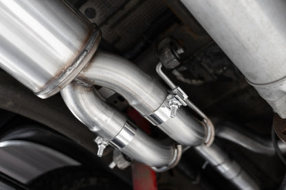 MBRP 19-21 Chevy Silverado 1500 6.2L 2.5in Dual Split Traseiro Cat Back com quatro pontas de fibra de carbono - T304