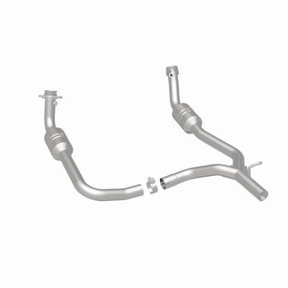 MagnaFlow Direct Fit Catalytic Converter 2009-2014 E-150 4.6 L Underbody
