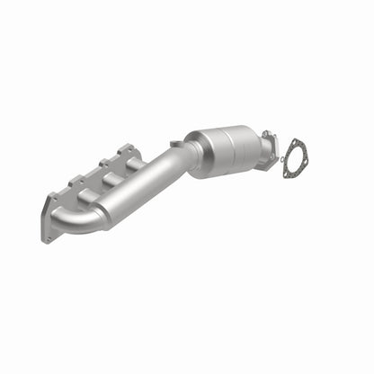MagnaFlow Direct Fit Catalytic Converter 02-04 Volkswagen Passat 4.0L