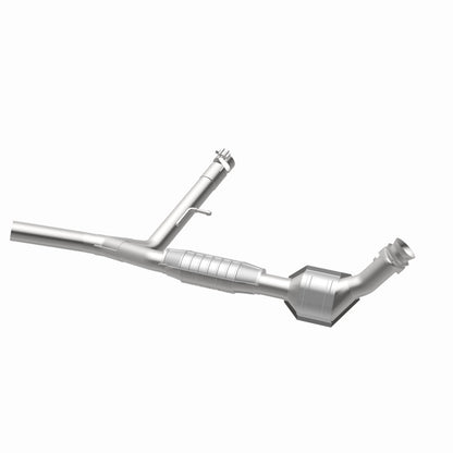 MagnaFlow Direct Fit Catalytic Converter 04-05 Ford F-150 5.4L P/S 2WD (Excl 04 Heritage Edition)