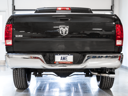 AWE Tuning 09-18 RAM 1500 5.7L (con recortes) 0FG Escape Cat-Back de salida trasera doble - Puntas plateadas cromadas