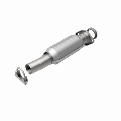 MagnaFlow Direct Fit Catalytic Converter 04-06 Toyota Sienna 3.3L AWD Rear
