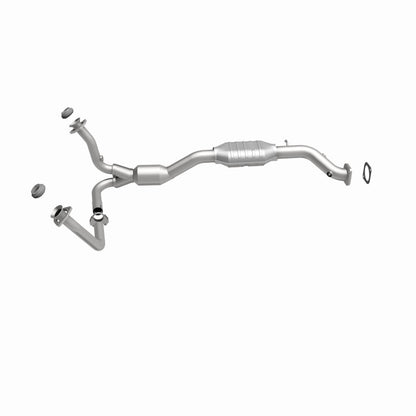 MagnaFlow Direct Fit Catalytic Converter 01-05 Chevy Blazer 4.3L 2WD