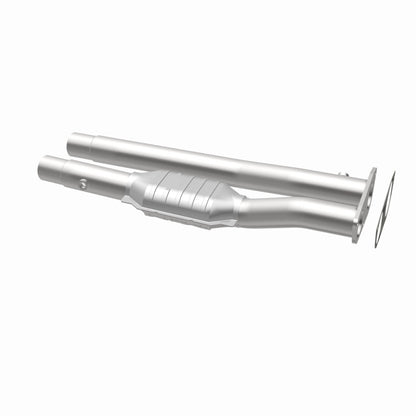 MagnaFlow Direct Fit Catalytic Converter 96-97 7.4L 3500 Truck Rear