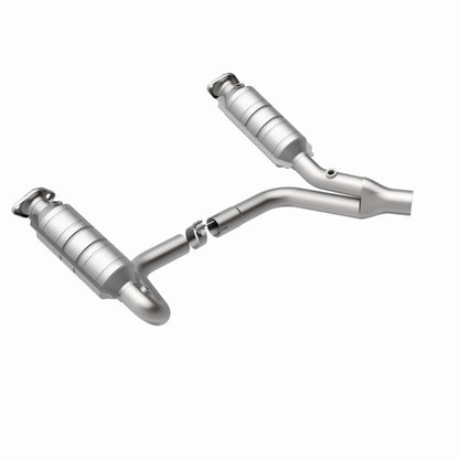 MagnaFlow Direct Fit Catalytic Converter RAIDER- 2006 8 4.7L OEM