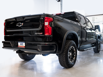 AWE Tuning 22-23 GMC Sierra 1500 AT4X 6.2L 0FG Catback Split Dual (Pára-choque plano) - Bashguard (sem pontas)