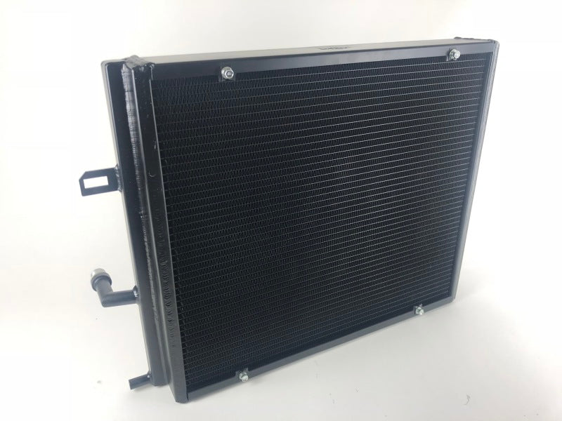 CSF BMW B58/B48 Trocador de calor de passagem tripla com montagem dianteira c/Rock Guard - Preto