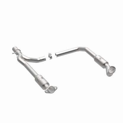 MagnaFlow Direct Fit Catalytic Converter 2009-2012 E-150 5.4 L Underbody