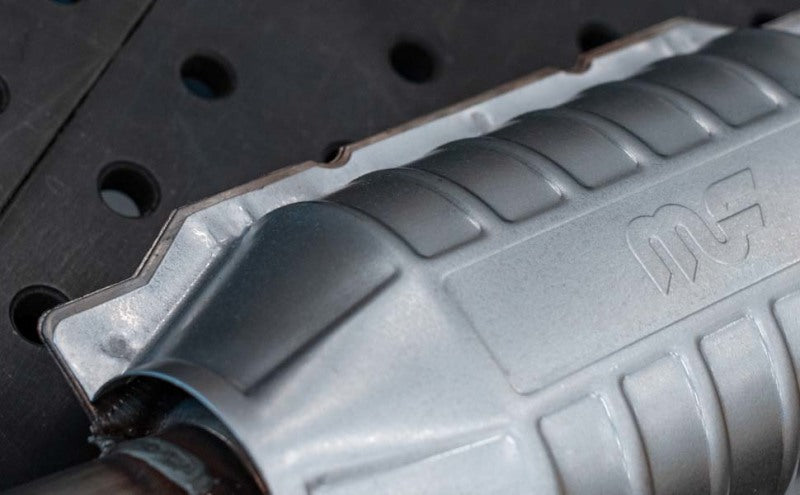 MagnaFlow Universal Catalytic Converter 2 Single O2 Boss