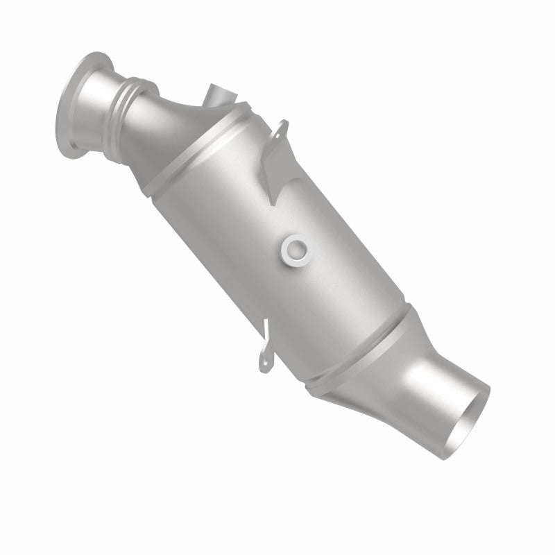 MagnaFlow Direct Fit Catalytic Converter 2015 BMW 640i/740i Underbody